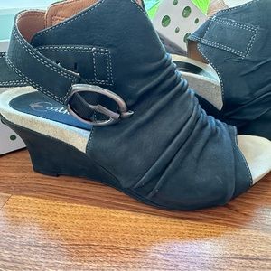 Earthies Bonaire Too black suede sling back - New in Box!! Size 8.5